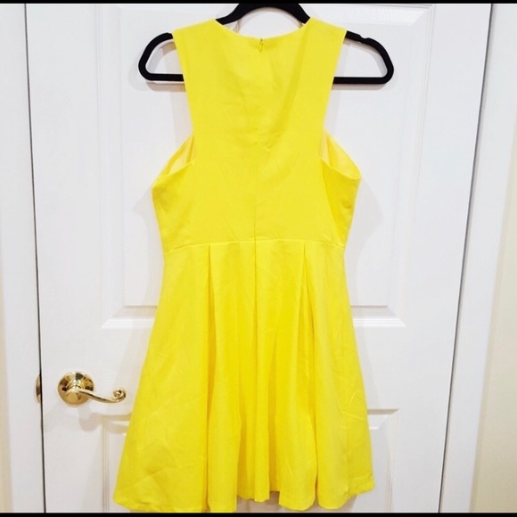 Beautiful yellow dress! - Picture 4 of 6